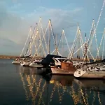 Sea Escape Boutique Apt-near Agii Aposto Li
