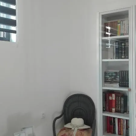 Sea Escape Boutique Apt-near Agii Aposto Li