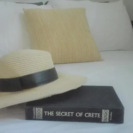 Sea Escape Boutique Apt-near Agii Aposto Li * Chania (Crete)